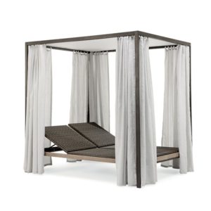 Mountain Loungebed w Curtains