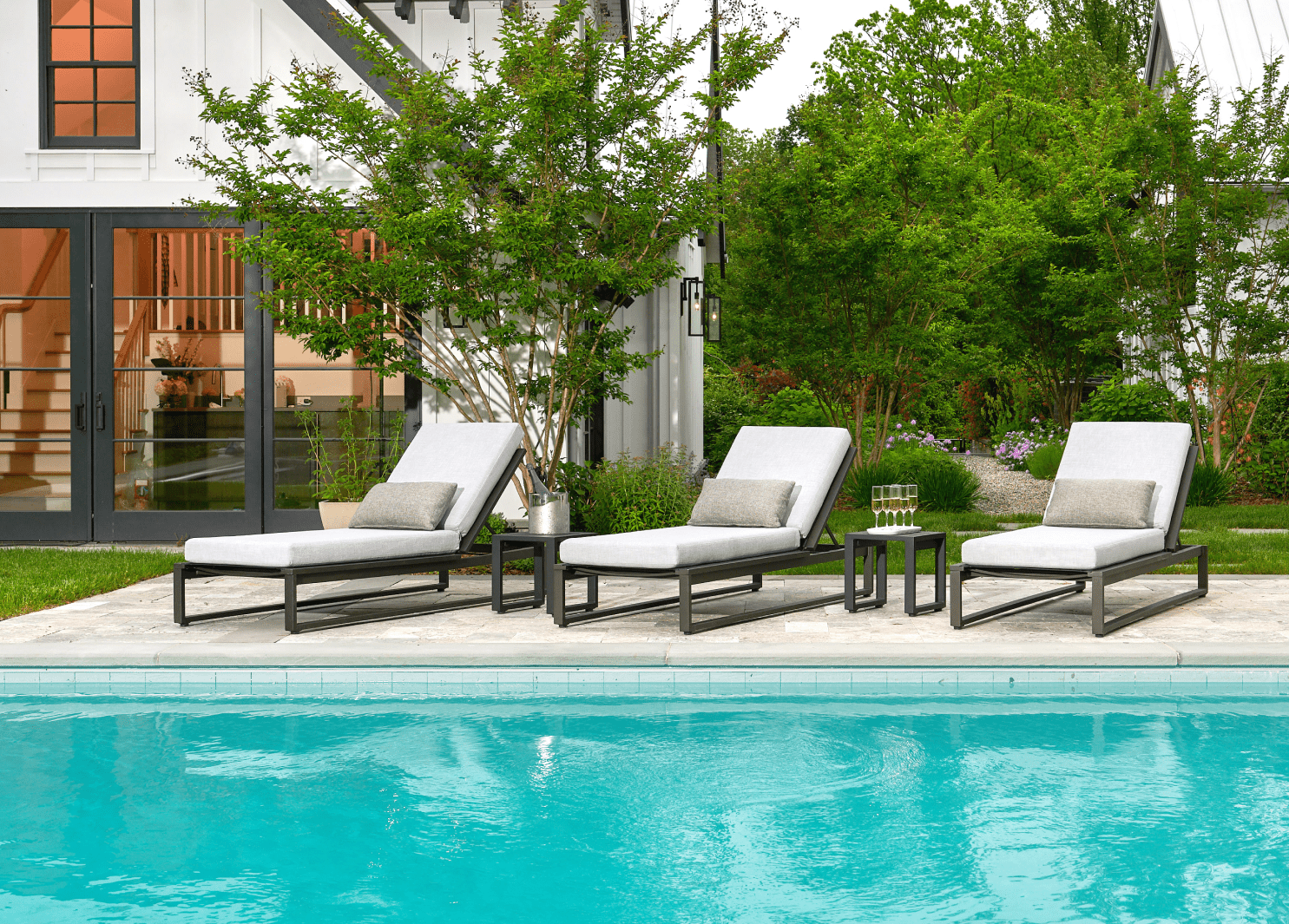 outdoor hospitality furniture