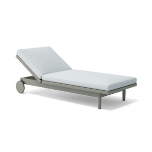 Chaise Lounge w/ Wheels